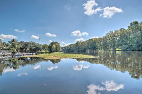 Riverfront Dunnellon Apt w/ Private Kayak Launch! Condo in Dunnellon