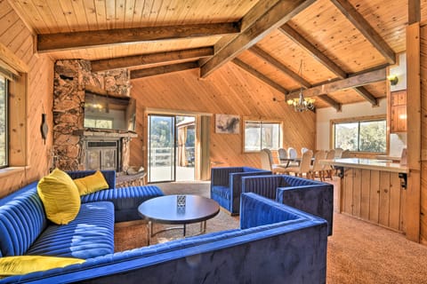 Luxe Escape w/ Decks, Mtn Views, Game Room! Cottage in Pine Mountain Club