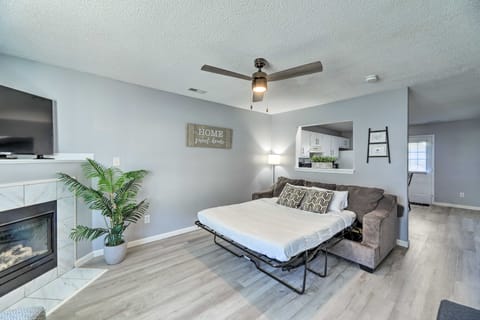 Modern Jacksonville Townhome w/ Yard & Patio! Apartment in Jacksonville