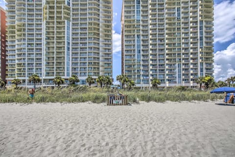 Condo w/ 2 Pools + Hot Tub in North Myrtle Beach! Apartment in North Myrtle Beach