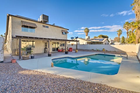 Stylish Home w/ Pool - 5 Mi to Las Vegas Strip! House in Spring Valley