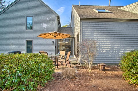 5 Mi to Mashpee Commons: Coastal Mashpee Condo Apartment in New Seabury