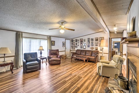 Rustic Family Home + Acreage ~ 20 Mi Hocking Hills House in Ohio