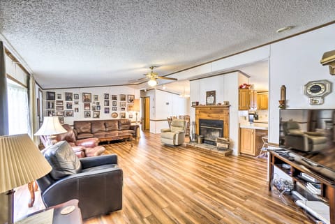 Rustic Family Home + Acreage ~ 20 Mi Hocking Hills House in Ohio