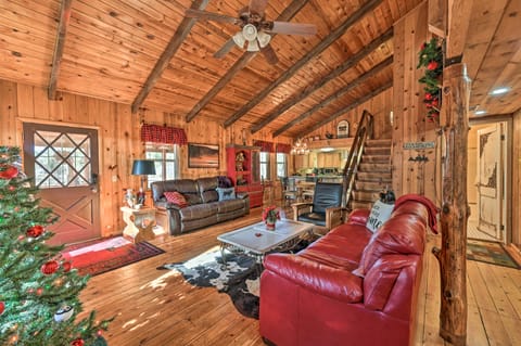 Welcoming Lakeside Cabin w/ Fire Pit & Porch! House in Pinetop-Lakeside