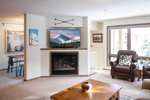 Steps to Ski Lifts - Condo w/ Walk-Out Patio! Apartment in Big Sky