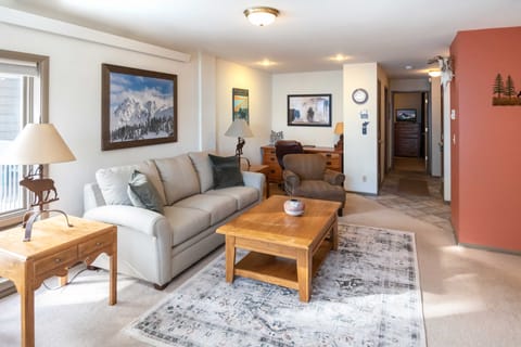 Steps to Ski Lifts - Condo w/ Walk-Out Patio! Apartment in Big Sky