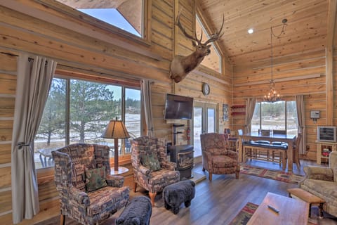 Cozy & Private Custer Cabin w/ Hiking On-Site Casa in West Custer Township