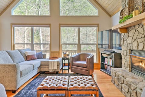 Idyllic Creekside Bryson City Gem w/ Hot Tub! House in Fontana Lake