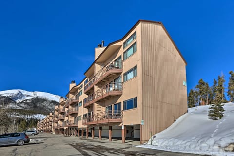 Condo w/ Shared Hot Tubs < Half Mi to Hike! Apartment in Wildernest