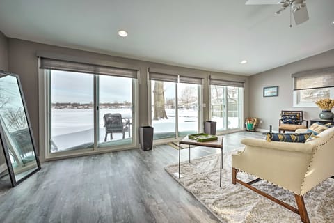 Lakeside Retreat w/ Office & Stunning Views! House in Portage