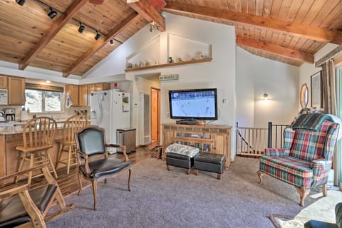 Delightful Family Cabin: Walk to Lake Gregory! Maison in Crestline