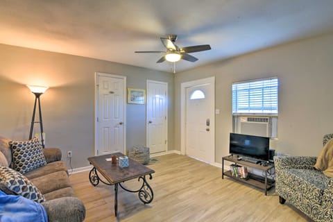 Convenient Galveston Apartment: 1/2 Mi to Beach Apartment in Galveston Island