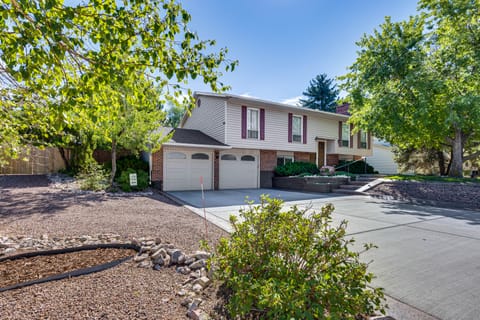 Hillside Place w/ Mountain Views ~ 8 Mi to Dtwn! Apartment in Colorado Springs