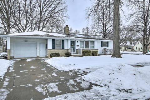 Green Bay Home: 3 Blocks to Lambeau Field! House in Ashwaubenon