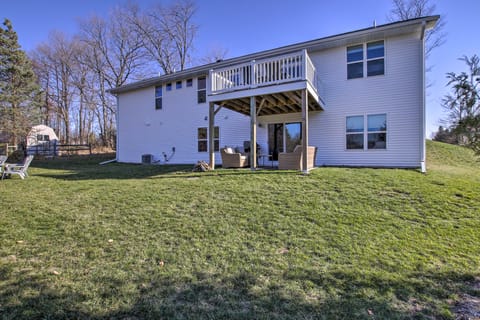 Sister Bay Home w/ Deck, Patio, 1 Mile to Beach House in Sister Bay
