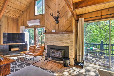 Twain Harte Cabin w/ 2-Level Deck + Fire Pit! House in Twain Harte