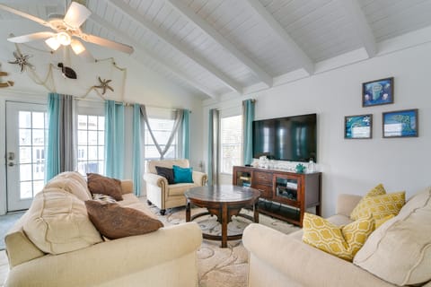 Canal-Front Jamaica Beach Home < 1 Mile to Sand! House in Jamaica Beach