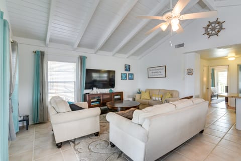 Canal-Front Jamaica Beach Home < 1 Mile to Sand! House in Jamaica Beach