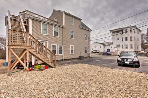 Cozy Third-Story Apartment in Dtwn Brockton! Apartment in Brockton