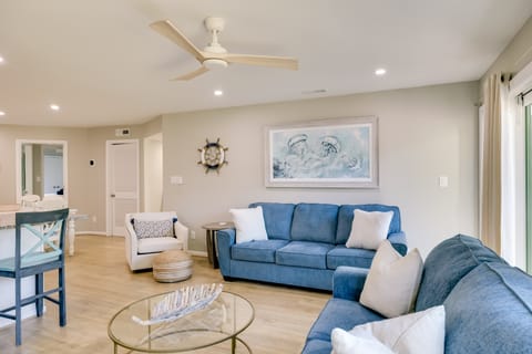 Emerald Isle Condo w/ Indoor Pool & Beach Access! Apartment in Emerald Isle