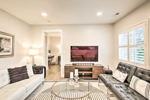 Chic Lincoln City Retreat on Oregon Coast House in Devils Lake