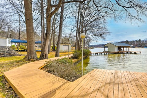 Lakefront Retreat with Private Docks & Gazebo! House in Lake Sinclair