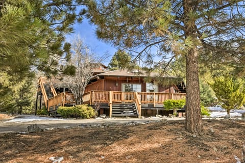 Cozy 'Grand Woodland' Cabin w/ Mountain Views House in Pine Mountain Club