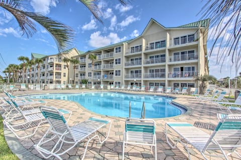 Beach & Pool Access: Family-Friendly Miramar Condo Apartment in Miramar Beach