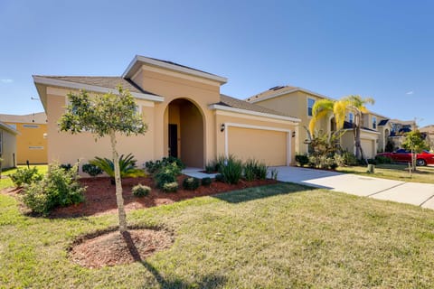 12 Mi to Disney: Home w/ Pool Access + Grill House in Loughman