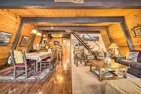 Lake Tahoe Mountain Cabin: Private Beach Access! House in Homewood