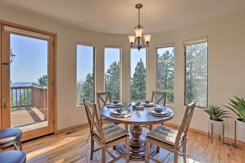 Spacious Evergreen Home w/ Picturesque Views Maison in Evergreen