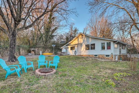 'Foxglove Cottage' in Walkable West Asheville Cottage in Asheville