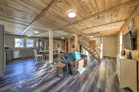 ‘Rangeley Retreat’ Cabin-Style Home: Lake Access Casa in Rangeley Lake