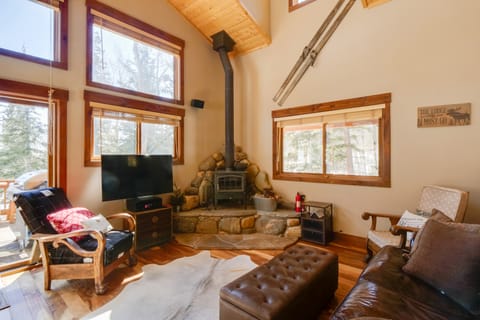 Rustic Mountain Sanctuary on 2 Acres w/ Deck! House in Park County