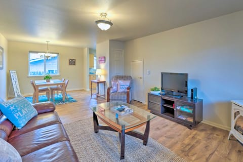 Anacortes Condo - Walk to Town, Marina, + Bay! Apartment in Anacortes