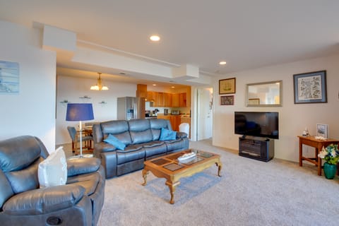 Waterfront PNW Escape w/ Deck & Beach Access! House in Whidbey Island