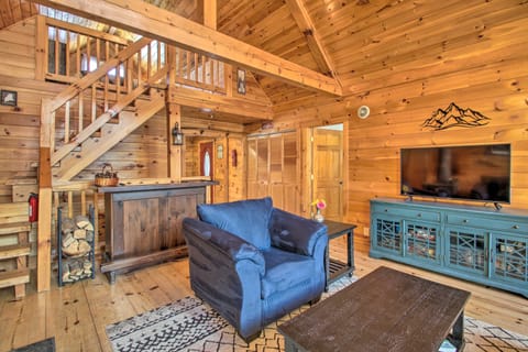 Dog-Friendly, Secluded Cabin: Close to Hiking House in Lovell