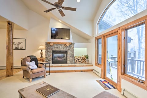 House w/ Hot Tub & AC - Shuttle to Skiing! House in Avon