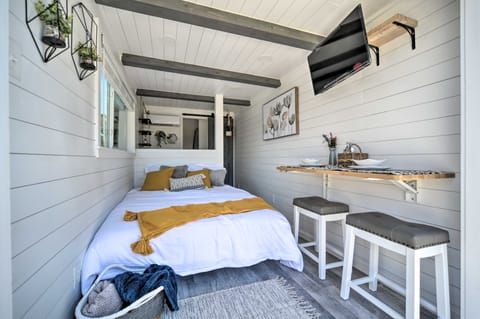 Modern Studio w/ Mtn Views & Lake On-Site! Apartment in Canyon Lake