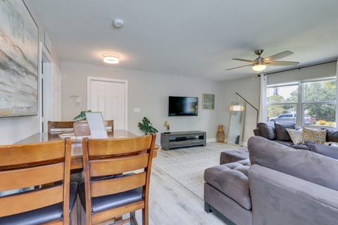 Coastal Sarasota Condo: Minutes to Beach! Apartment in Sarasota