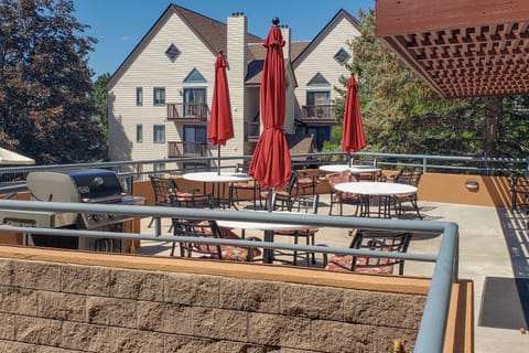 2 Blocks to Light Rail: Denver Unit w/ Kitchenette Apartment in Greenwood Village