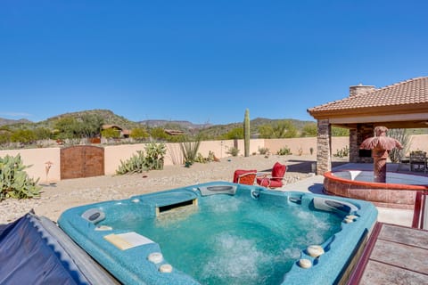 Charming Cave Creek Abode w/ Hot Tub & Views! Casa in Cave Creek