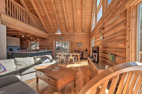 Updated Groveland Cabin w/ Wraparound Deck! Casa in Groveland