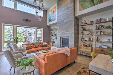 Modern Mtn Oasis w/ Patio, Hot Tub & Grill! Apartment in Deschutes River Woods