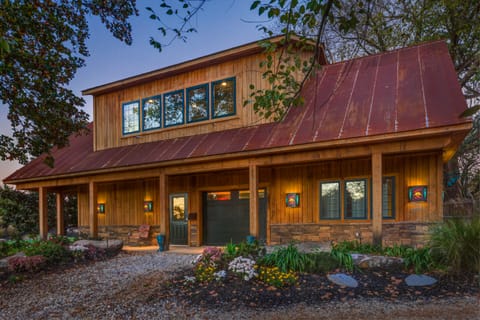 Chalet at Falling Water: Close to Bike Trails Cottage in Bella Vista