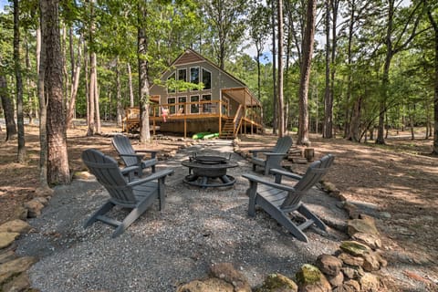 Brilliant Lakefront Cabin w/ Wraparound Deck! House in Greers Ferry Lake