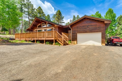 Stylish, Serene Angel Fire Cabin w/ Hot Tub! House in Angel Fire