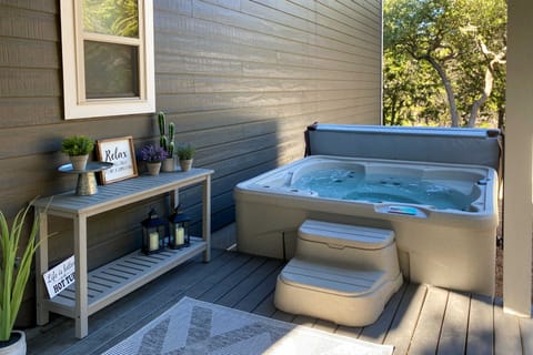 Luxe Canyon Lake Home w/ Gorgeous Lake Views! House in Canyon Lake