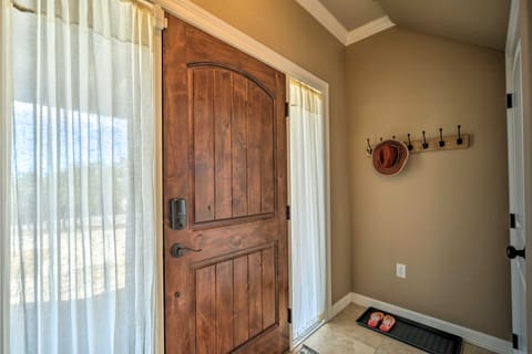 Luxe Canyon Lake Home w/ Gorgeous Lake Views! House in Canyon Lake